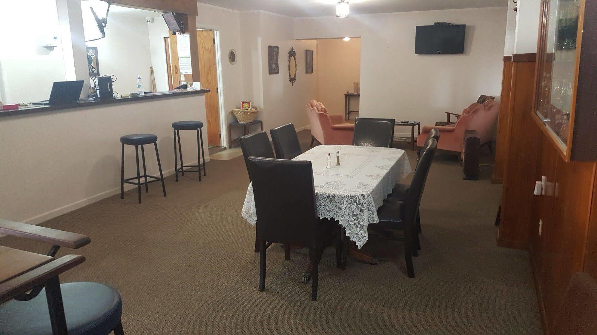 Masonic Hotel Waitara Buitenkant foto